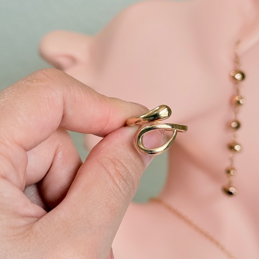 ⚜️ Elegant Gold Snake Ring - Picture 1 of 5